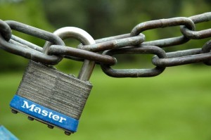 La limitazione non deve essere estesa alle imprese il cui socio operativo viene selezionato tramite gara