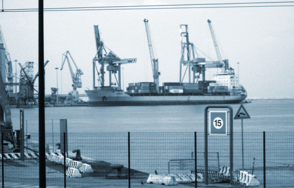 Concessioni demaniali marittime: illegittima la proroga automatica